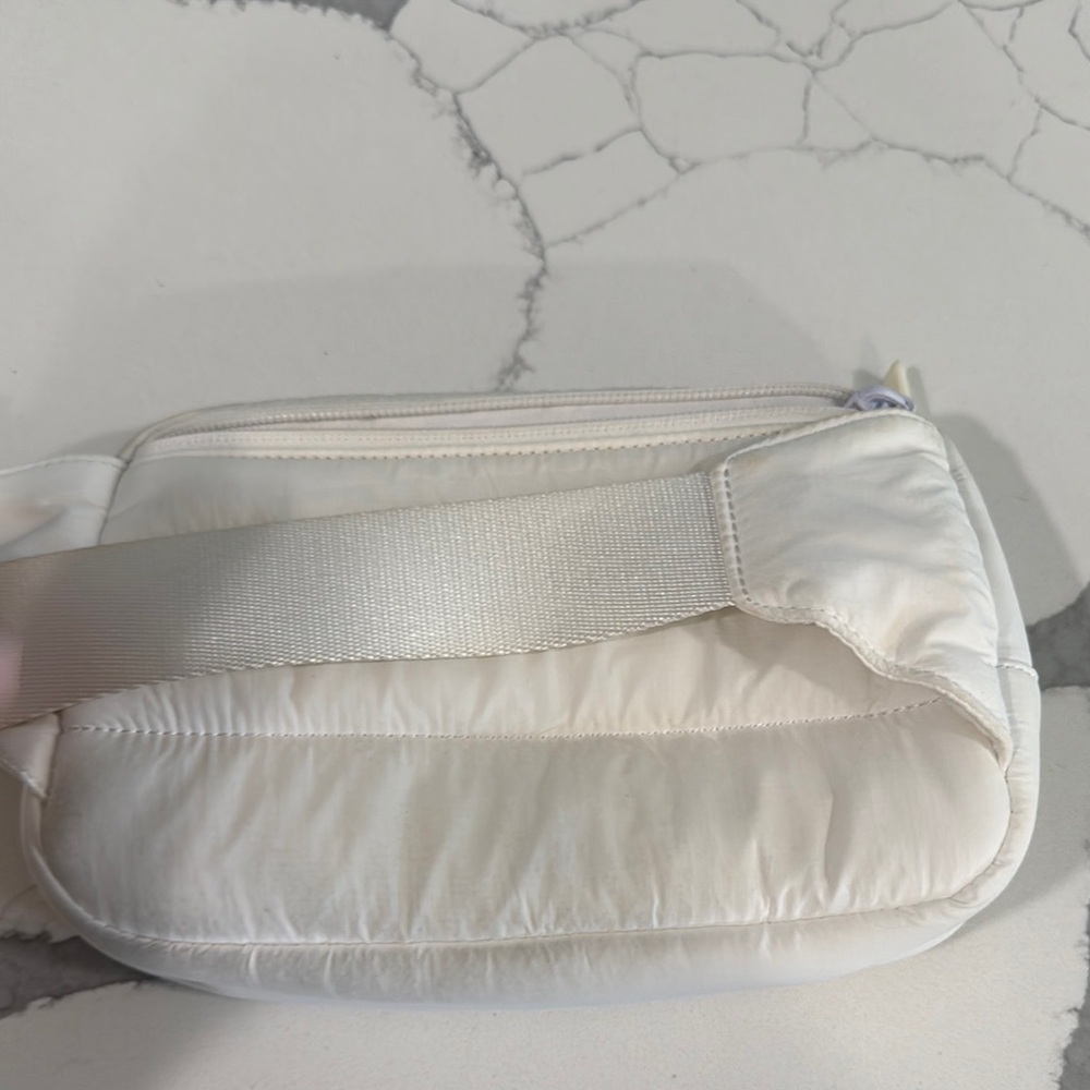 Lululemon Athletica Quilted White Crossbody Bag - Picture 4 of 9